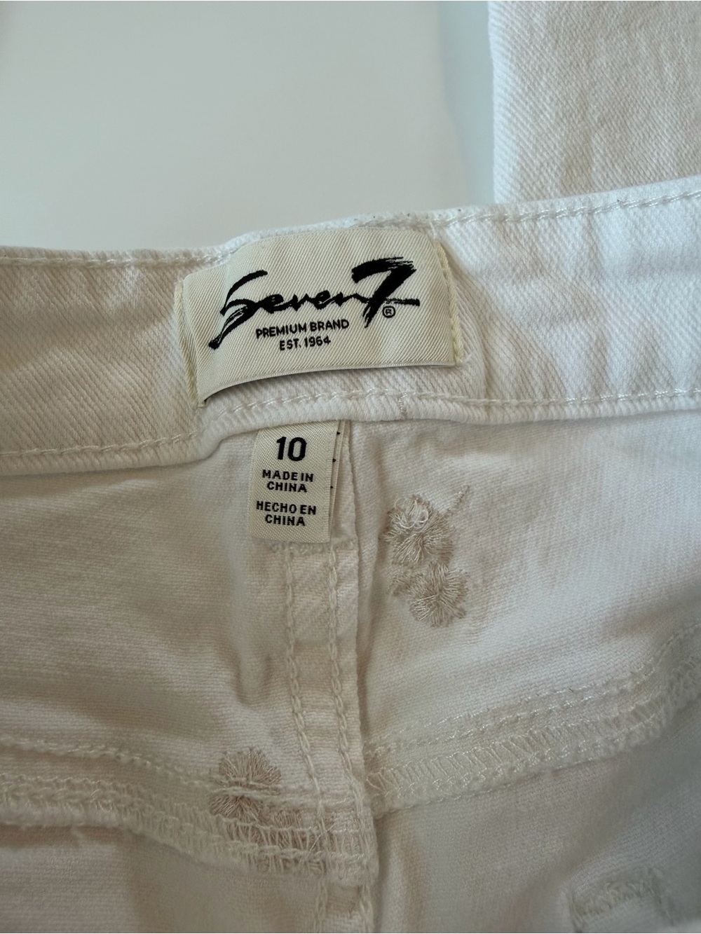 Seven7 White Straight-Leg Jeans with Subtle Beige Floral Embroidery Size 10 - Picture 10 of 11
